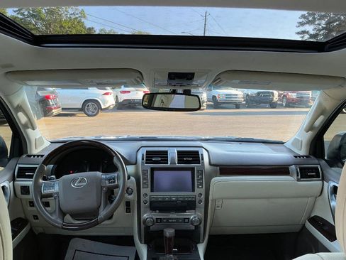 Used 2019 Lexus GX 460 Premium w/ Premium Package image 12