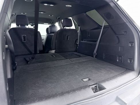 Used 2022 Chevrolet Traverse LT image 32