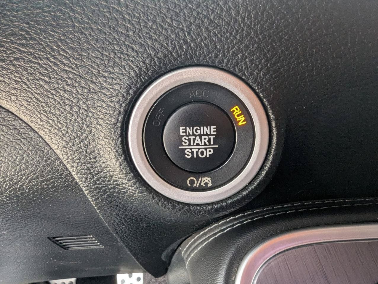 Used 2016 Dodge Challenger R/T Scat Pack RWD image 17