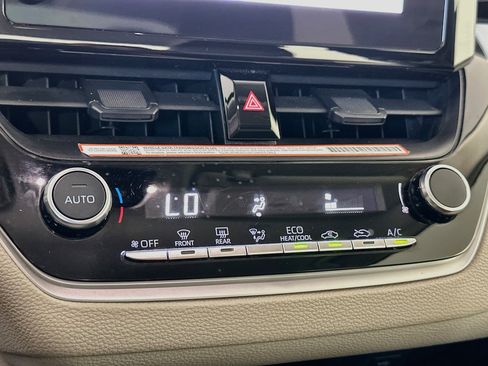 Used 2025 Toyota Corolla LE FWD image 22