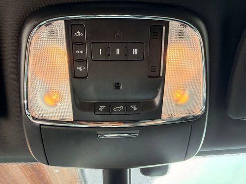 Used 2020 Jeep Grand Cherokee Limited AWD/4WD image 25