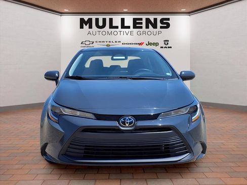 Used 2025 Toyota Corolla LE FWD image 2