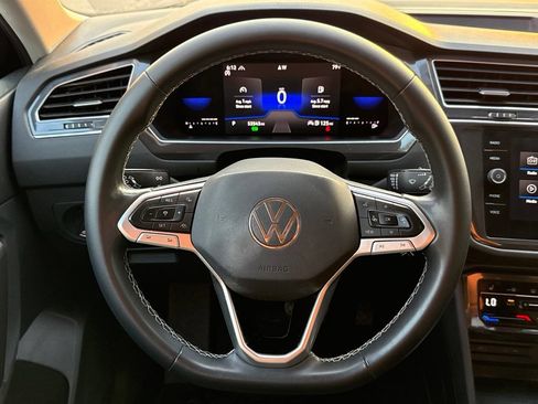 Used 2022 Volkswagen Tiguan SE AWD/4WD image 19