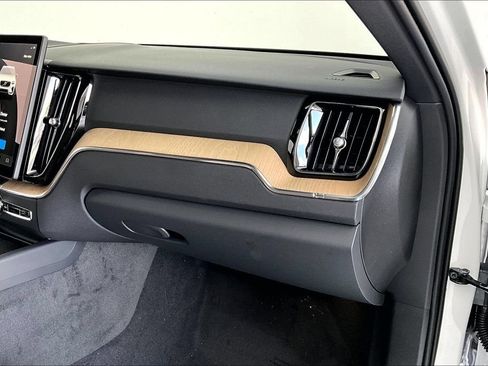 New 2026 Volvo XC60 B5 Core AWD/4WD image 9