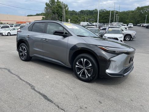 Used 2024 Toyota bZ4X AWD w/ Weather Package image 6