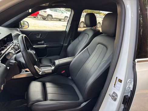 Used 2025 Mercedes-Benz GLB 250 4MATIC image 38