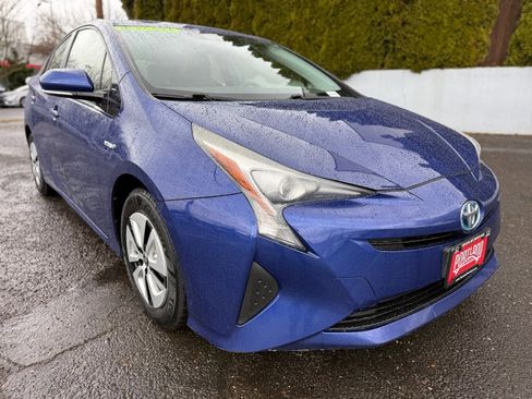 Used 2016 Toyota Prius Three image 2