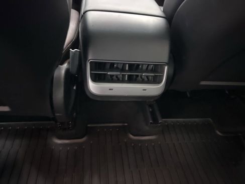 Used 2023 Tesla Model Y Long Range image 19
