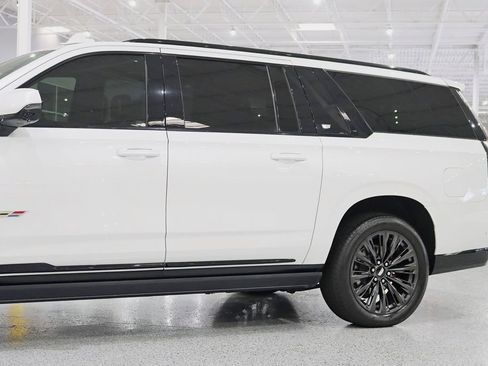 Used 2023 Cadillac Escalade ESV V w/ LPO, ONYX Package AWD/4WD image 3