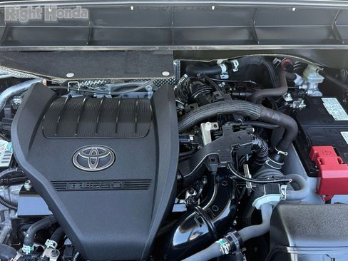 Used 2023 Toyota Highlander XLE image 32