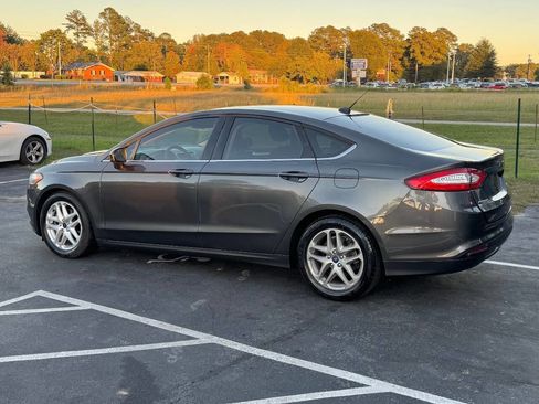 Used 2016 Ford Fusion SE image 5