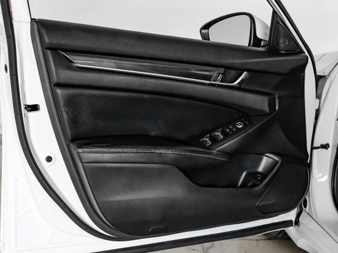 Used 2018 Honda Accord Sport image 40