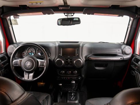 Used 2018 Jeep Wrangler Unlimited Sahara image 9