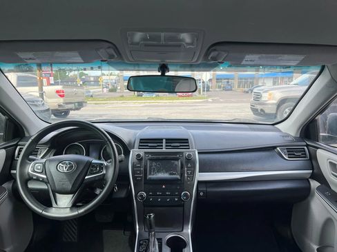 Used 2017 Toyota Camry SE image 11
