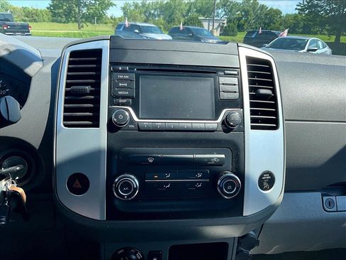 Used 2015 Nissan Frontier SV AWD/4WD image 31