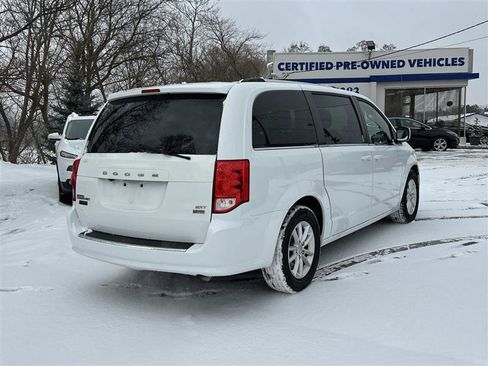 Used 2018 Dodge Grand Caravan SXT image 3