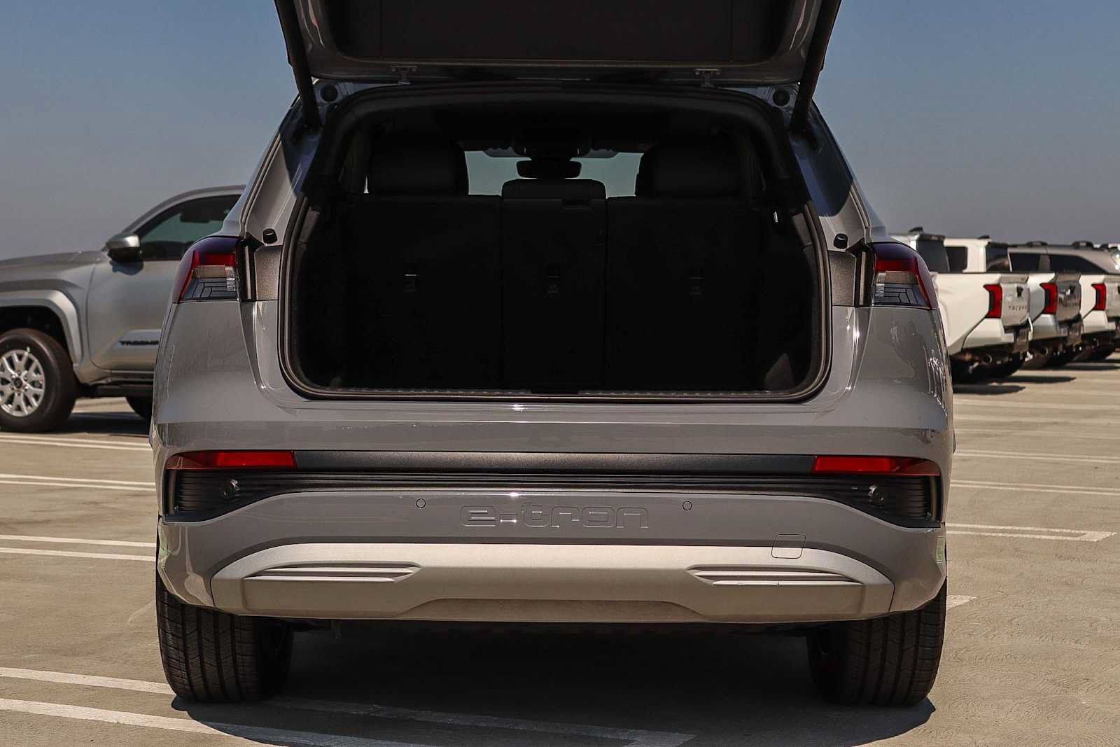 Used 2023 Audi Q4 e-tron Premium w/ Convenience Package RWD image 37