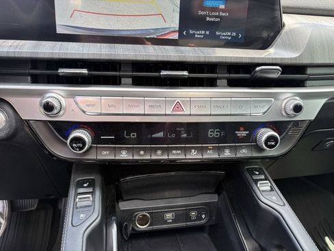 Used 2023 Kia Telluride EX w/ EX Captain's Chair Package FWD image 21