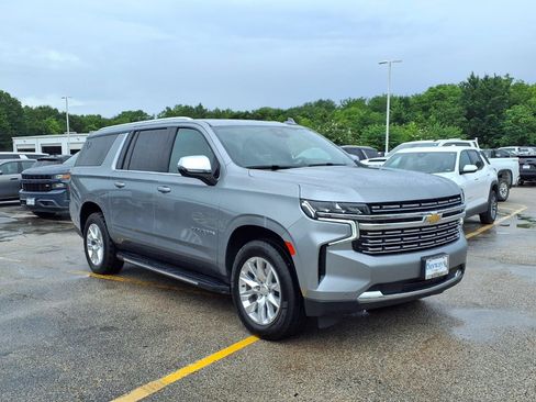 Used 2024 Chevrolet Suburban Premier AWD/4WD image 20