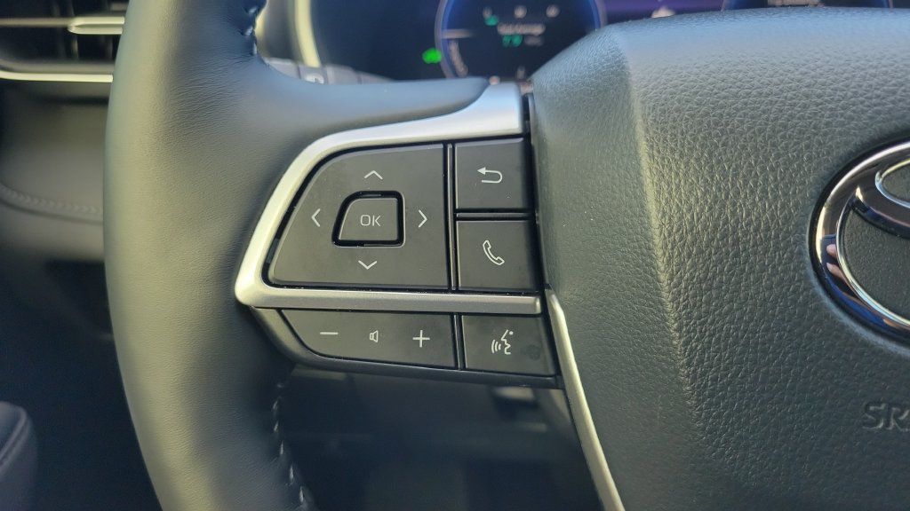Used 2026 Toyota Highlander Limited AWD/4WD image 19