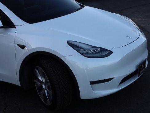 Used 2021 Tesla Model Y Long Range AWD/4WD image 10