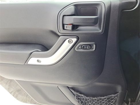 Used 2012 Jeep Wrangler Rubicon w/ PWR Convenience Group image 16