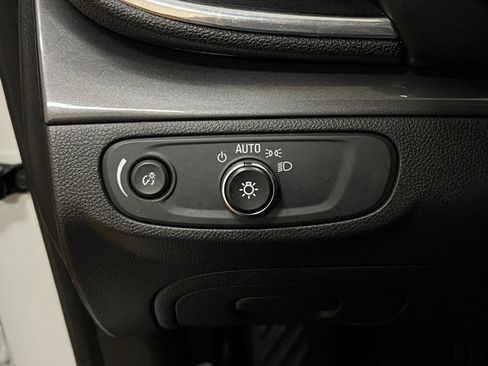 Used 2020 Buick Encore Preferred FWD image 28