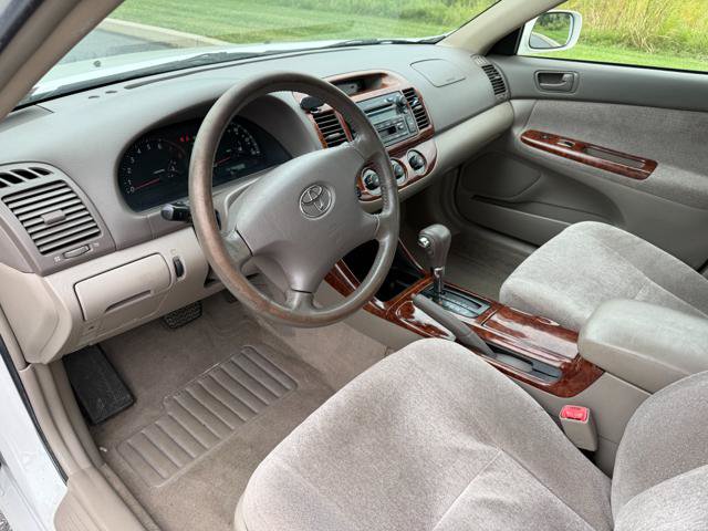 Used 2004 Toyota Camry LE w/ Limited Edition Pkg FWD image 9