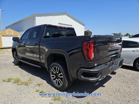 Used 2023 GMC Sierra 1500 AT4 w/ AT4 Premium Package AWD/4WD image 10