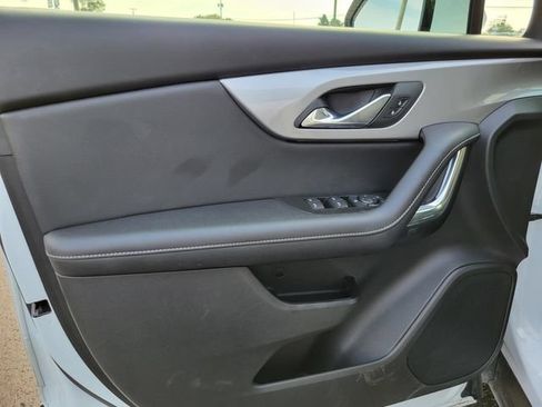 Used 2025 Chevrolet Blazer LT FWD image 21