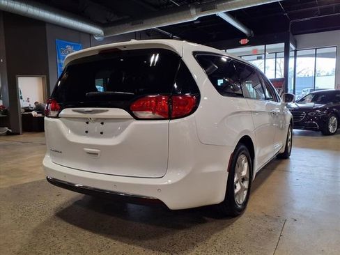 Used 2018 Chrysler Pacifica Touring Plus w/ Tire & Wheel Group image 7