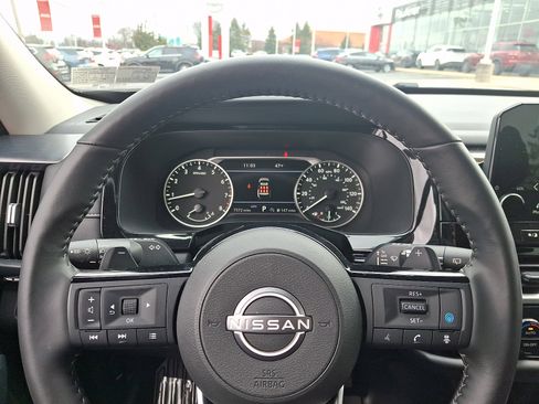 Certified 2025 Nissan Pathfinder SL w/ Black Appearance Package AWD/4WD image 19