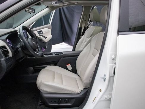 Used 2023 Nissan Rogue SV w/ SV Premium Package image 27