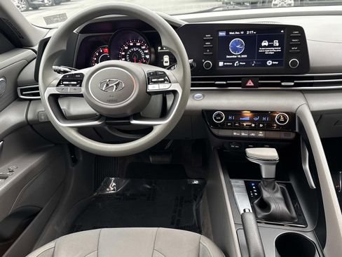 Used 2023 Hyundai Elantra SEL w/ Cargo Package image 8