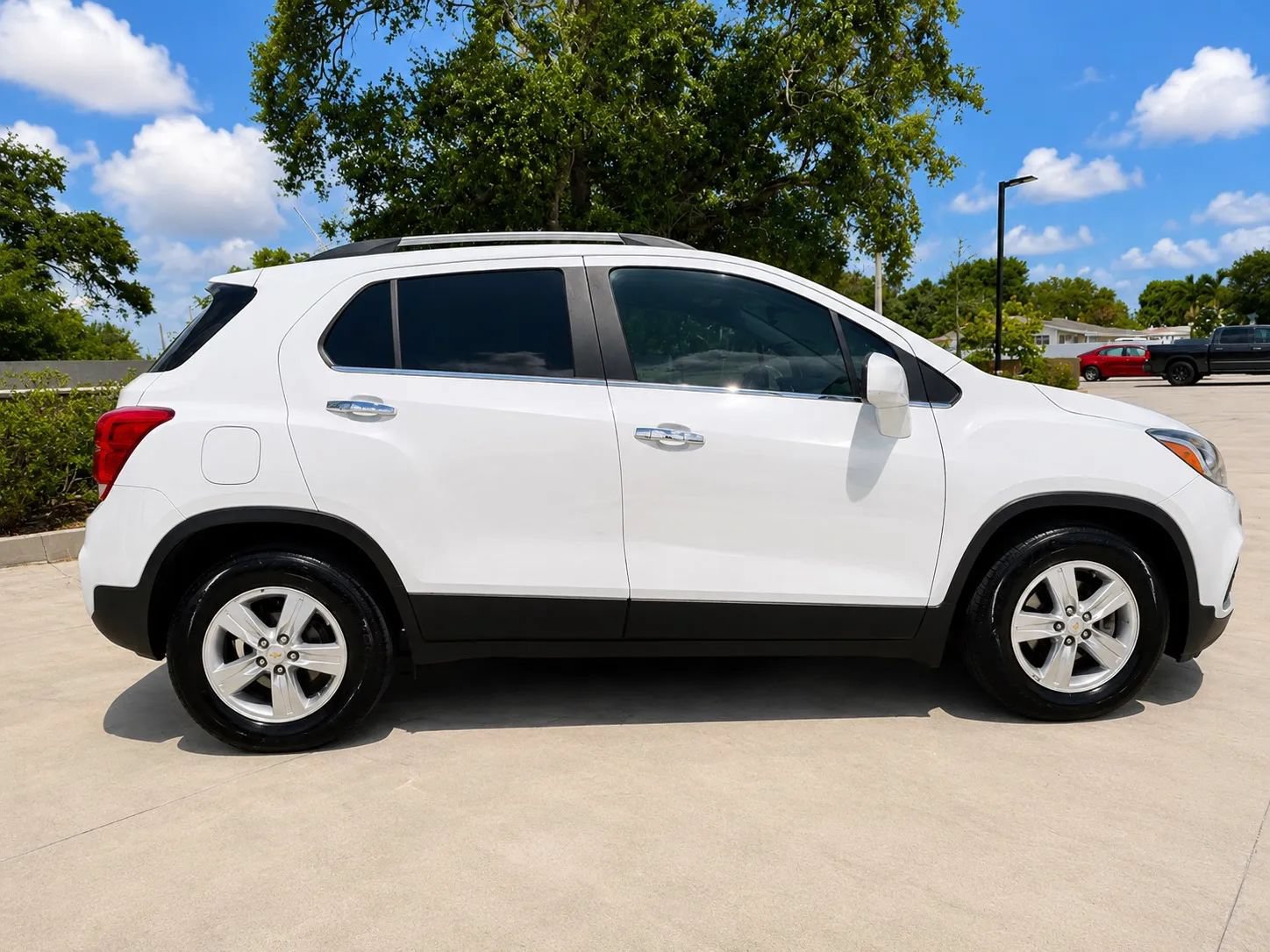 Used 2020 Chevrolet Trax LT w/ LT Convenience Package FWD image 9