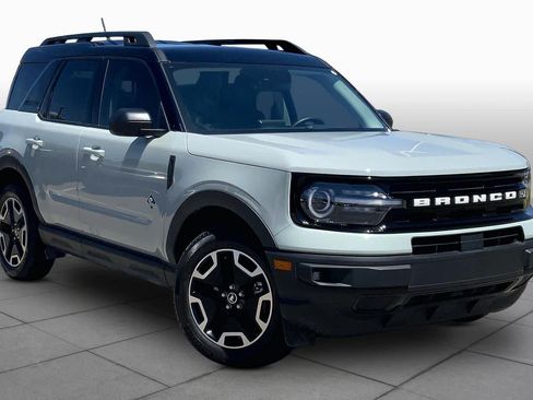Used 2024 Ford Bronco Sport Outer Banks w/ Tech Package AWD/4WD image 3