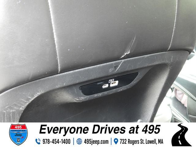 Used 2023 Chrysler Pacifica Touring-L FWD image 17