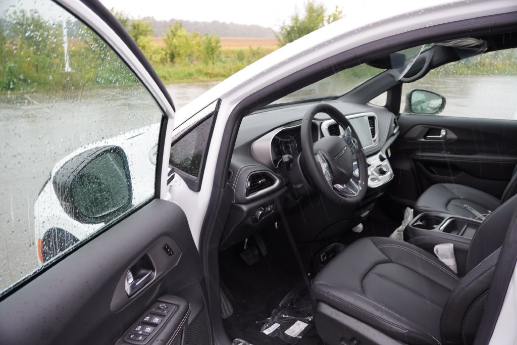 New 2027 Chrysler Pacifica Select AWD/4WD image 10
