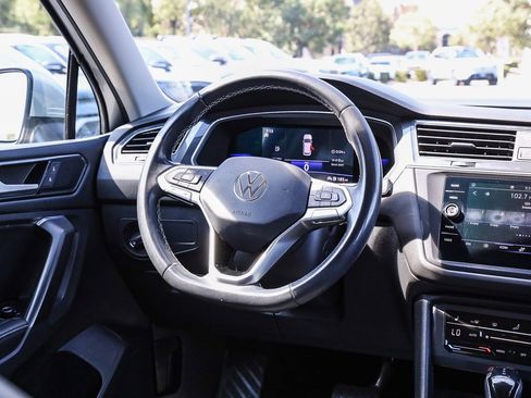 Certified 2022 Volkswagen Tiguan SE image 15