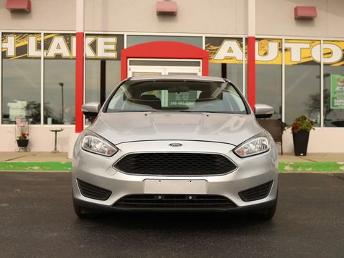 Used 2016 Ford Focus SE FWD image 2