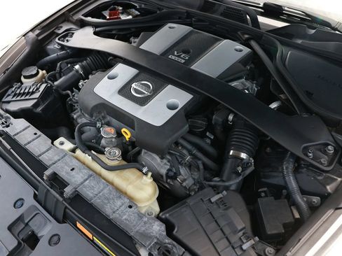 Used 2014 Nissan 370Z Coupe RWD image 40