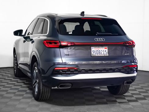 Certified 2025 Audi Q5 Premium w/ Convenience Package image 2