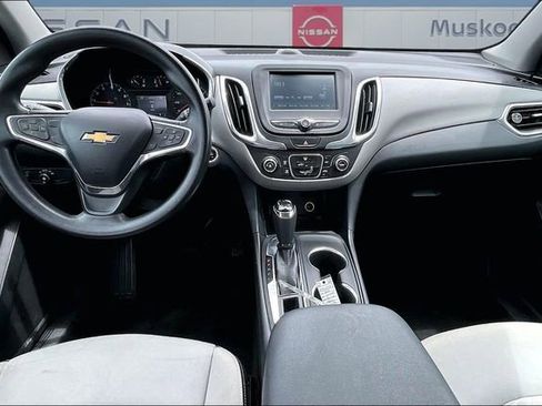 Used 2018 Chevrolet Equinox LS FWD image 7