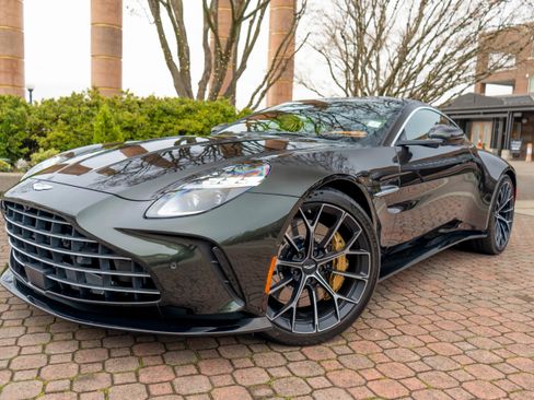 Used 2025 Aston Martin V8 Vantage Coupe image 34