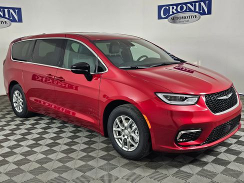 New 2026 Chrysler Pacifica Select image 7