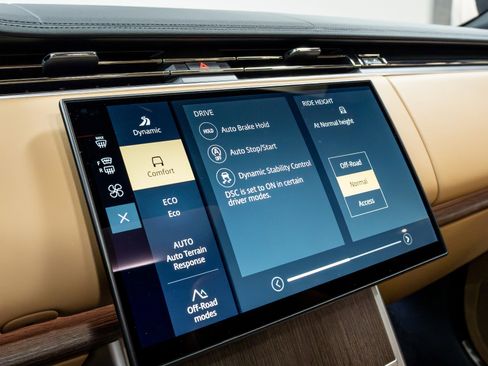 Used 2025 Land Rover Range Rover SE AWD/4WD image 73