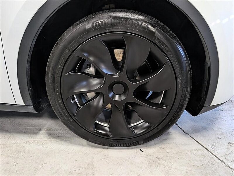 Used 2023 Tesla Model Y Long Range AWD/4WD image 12