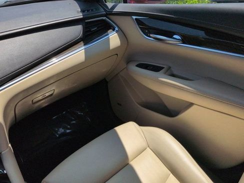 Used 2018 Cadillac XT5 FWD image 17