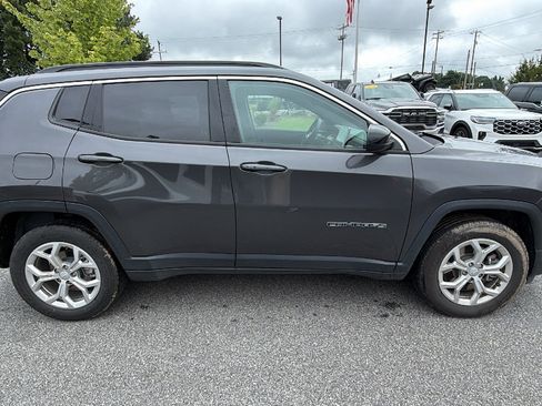 Used 2024 Jeep Compass Latitude AWD/4WD image 5