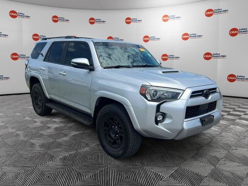 Used 2021 Toyota 4Runner TRD Off-Road Premium w/ Moonroof Package AWD/4WD image 18